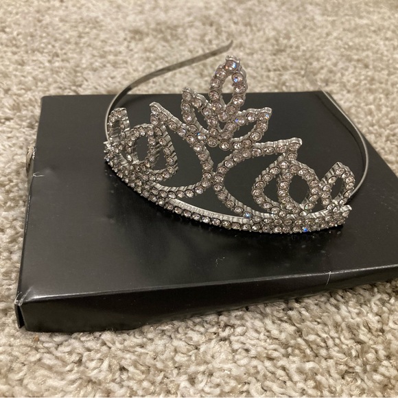 Avon Princess Tiara - Picture 2 of 4